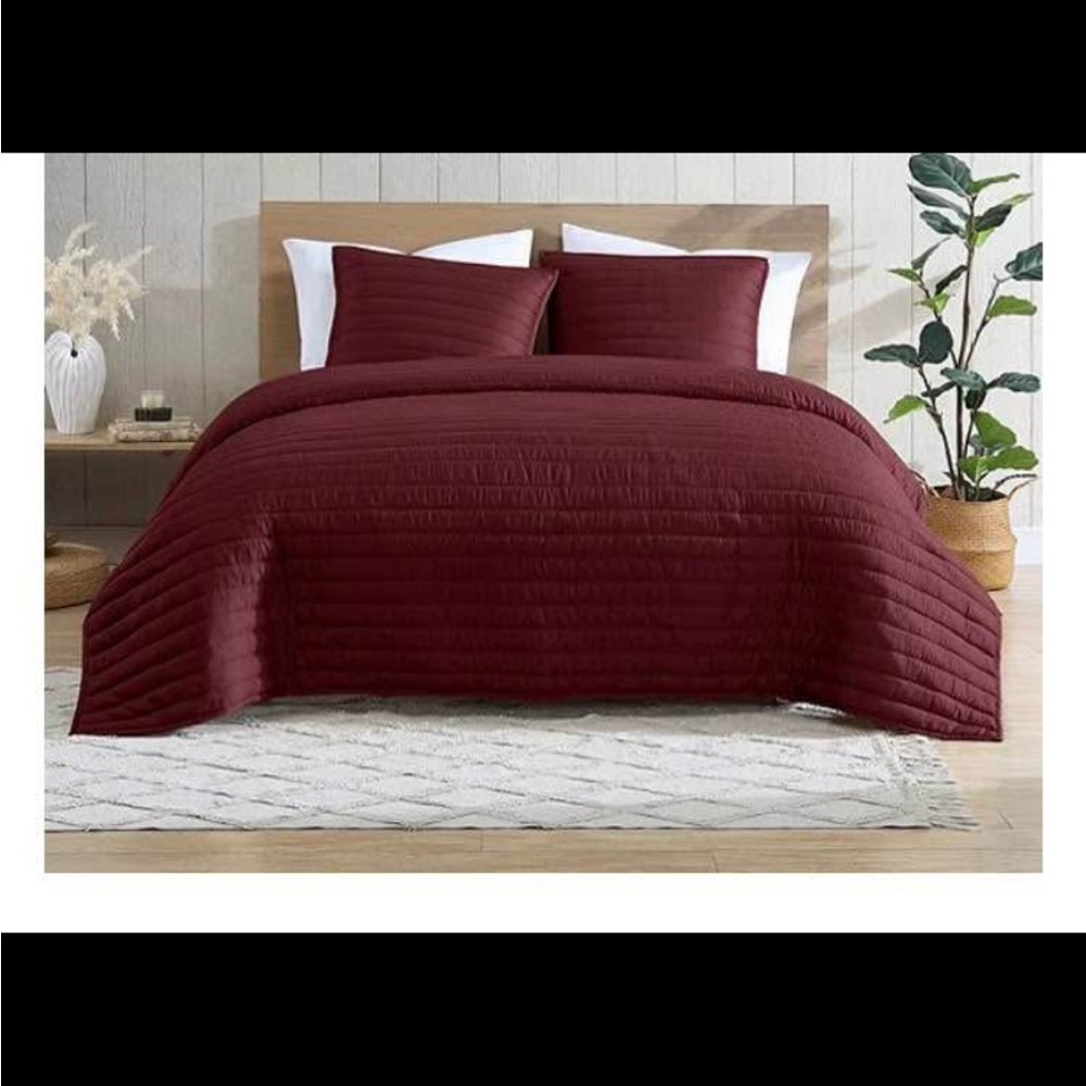 Luxurious Deep Red Quilt Set
